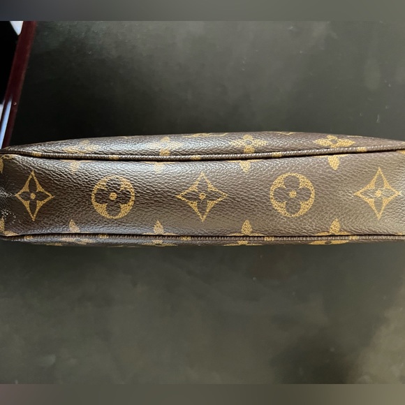 Louis Vuitton Accessories Pouch - Picture 13 of 16